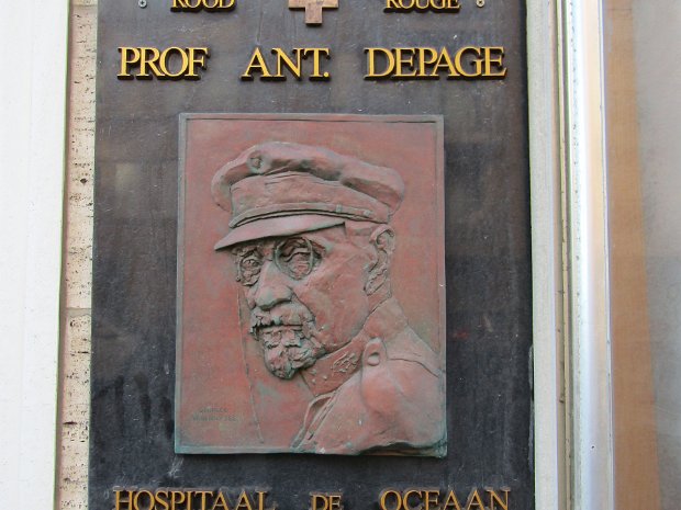 Gedenkplaat hospitaal l'Ocean en professor Depage