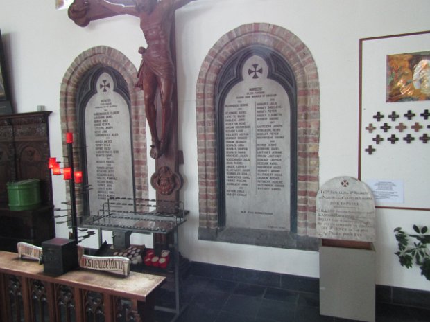 Gedenkplaat voor burgerlijke en militaire slachtoffers van Veurne